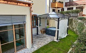 4Younic Glonn1 * Boxspring * Jacuzzi * Netflix*65“